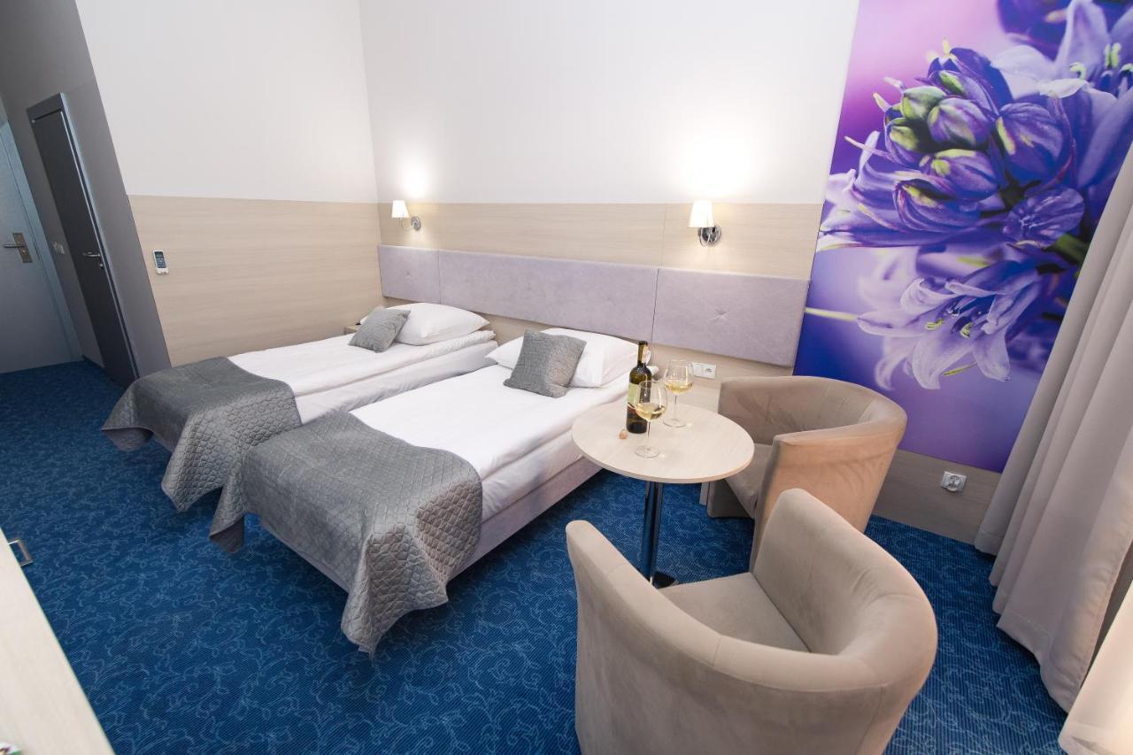 Alabaster Rezydencja Aparthotel Rzeszow Ngoại thất bức ảnh