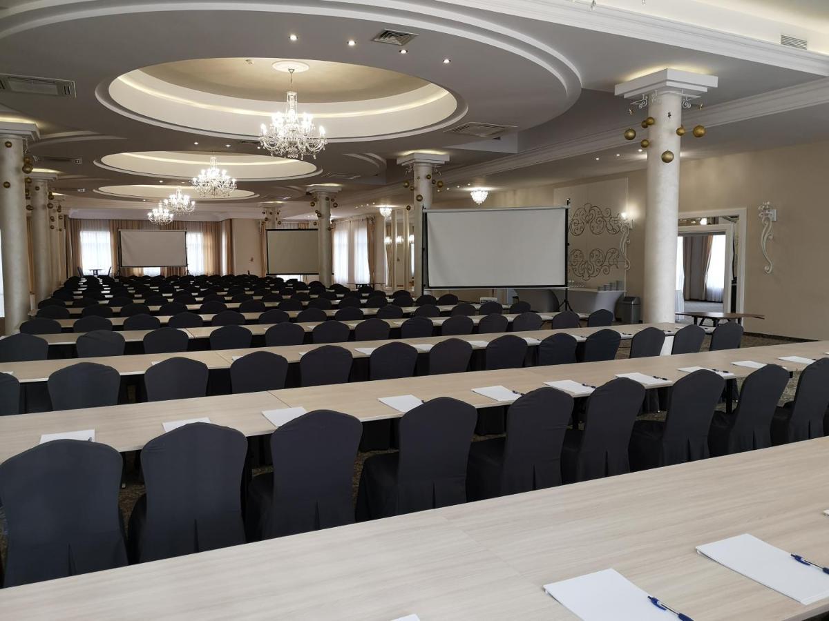 Alabaster Rezydencja Aparthotel Rzeszow Ngoại thất bức ảnh