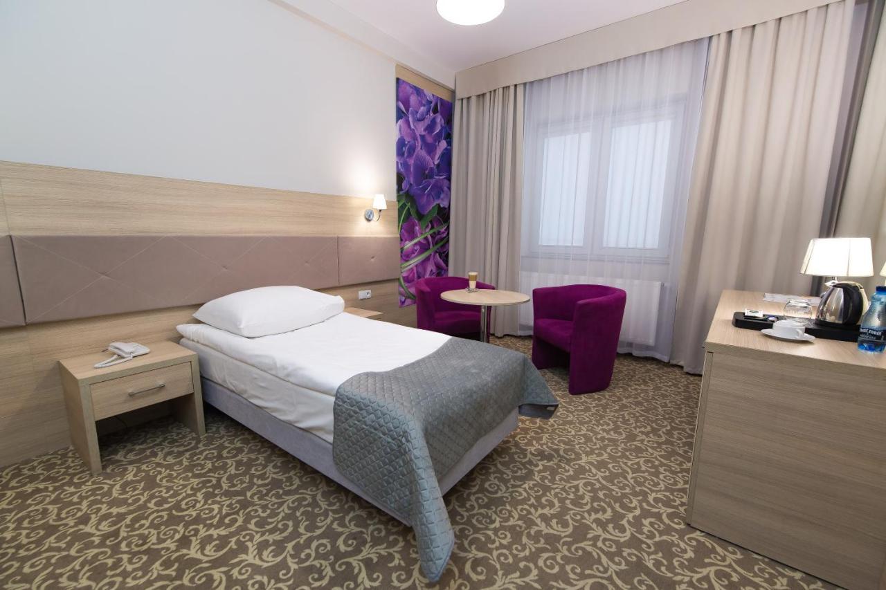 Alabaster Rezydencja Aparthotel Rzeszow Ngoại thất bức ảnh