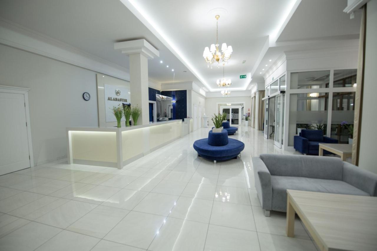 Alabaster Rezydencja Aparthotel Rzeszow Ngoại thất bức ảnh