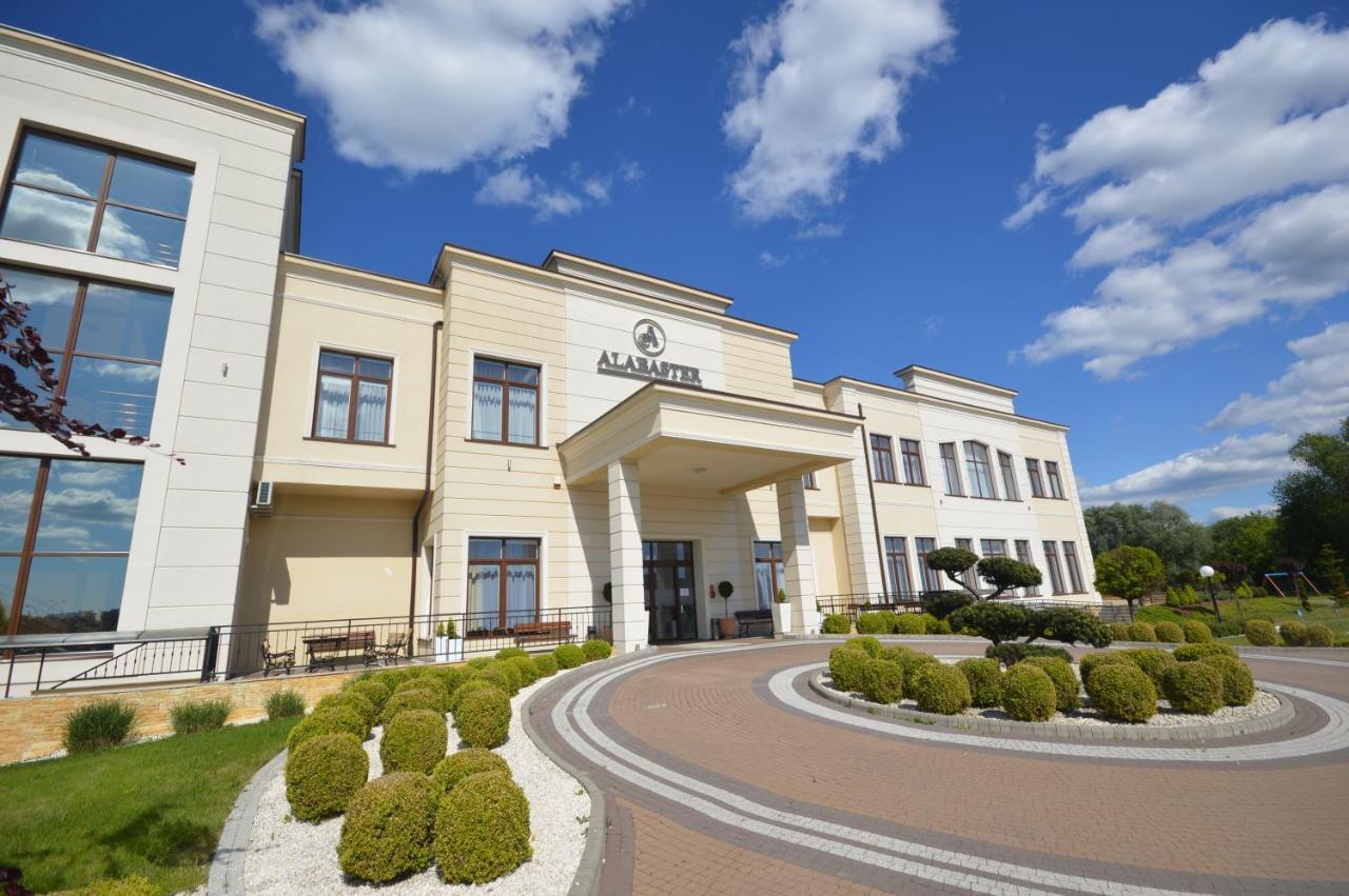 Alabaster Rezydencja Aparthotel Rzeszow Ngoại thất bức ảnh