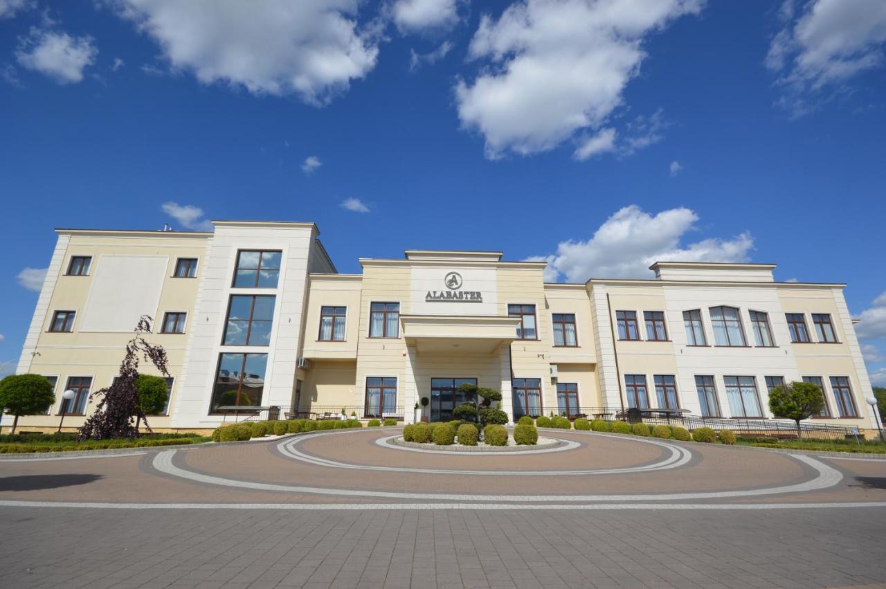 Alabaster Rezydencja Aparthotel Rzeszow Ngoại thất bức ảnh